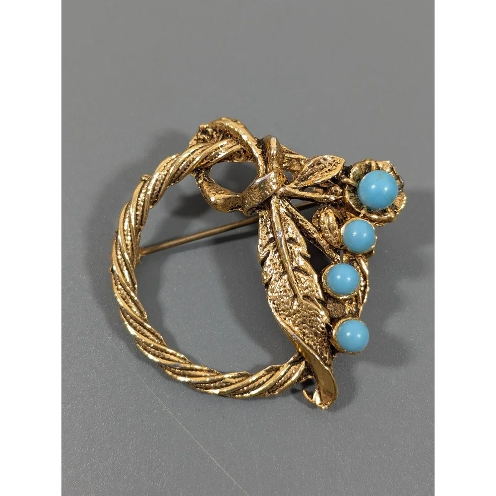 Vintage Gold Tone Wreath Feather Blue Bead Cabochon Round Western‎ Brooch Pin